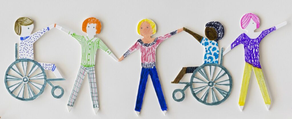 wieloetniczna spolecznosc osob niepelnosprawnych z olowkami